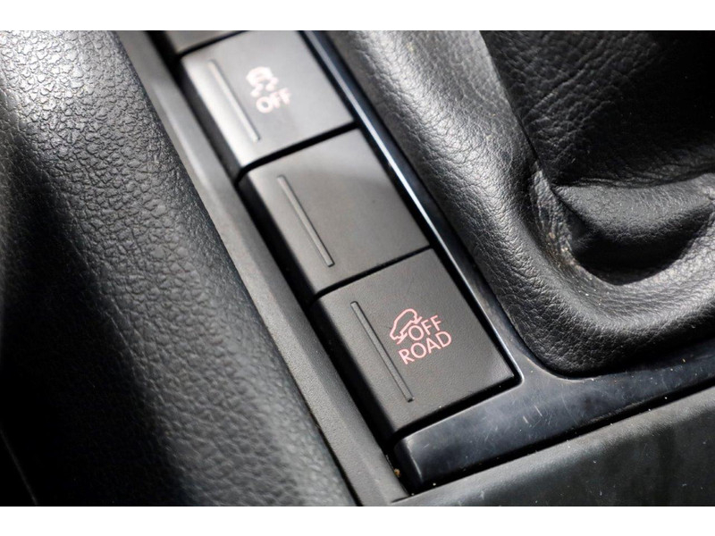 38642682-volkswagen-amarok-17