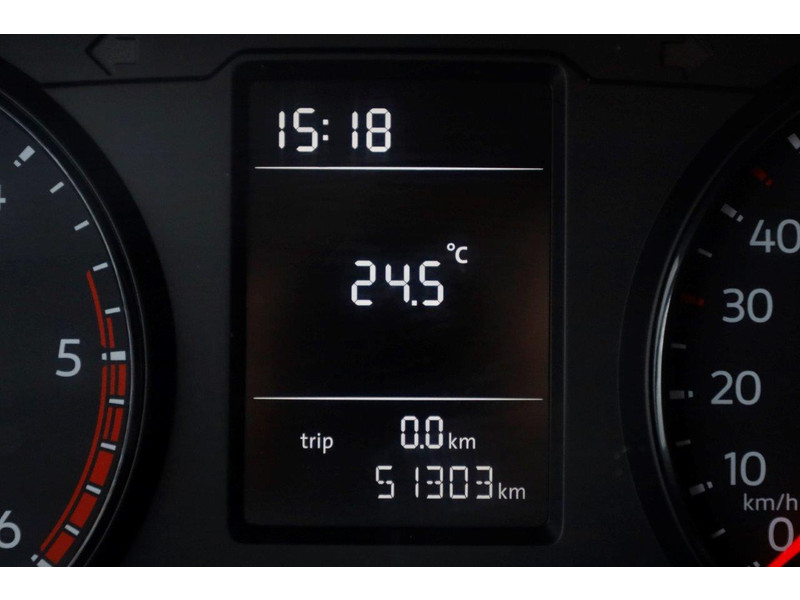 38642682-volkswagen-amarok-19