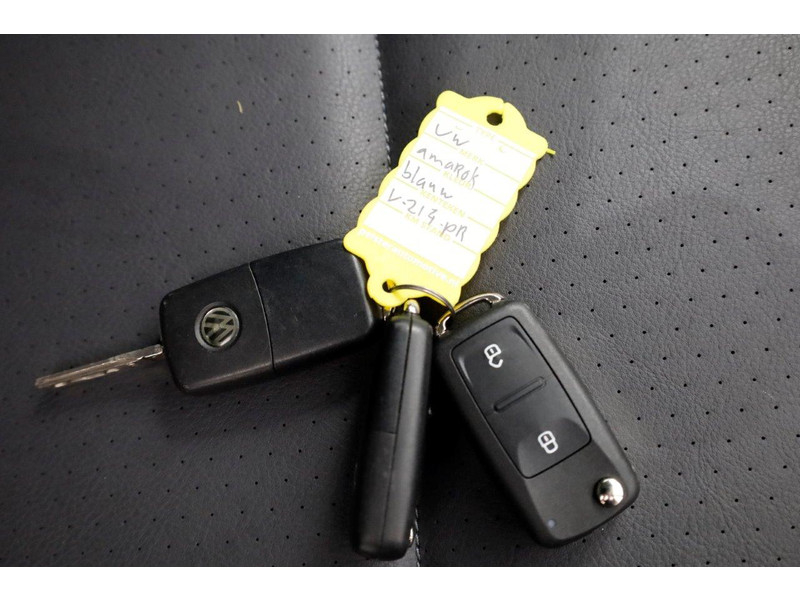 38642682-volkswagen-amarok-6