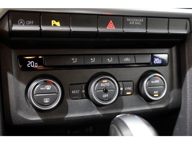 39754577-volkswagen-amarok-23