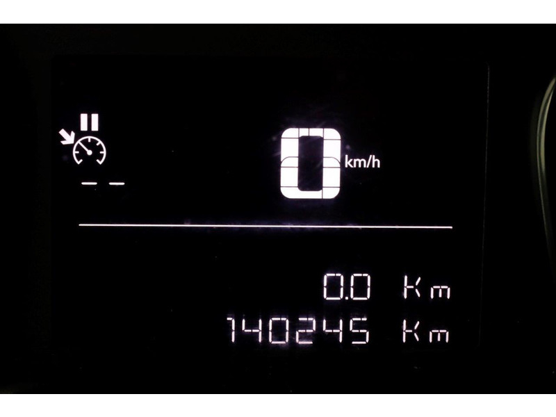 41130952-opel-vivaro-17