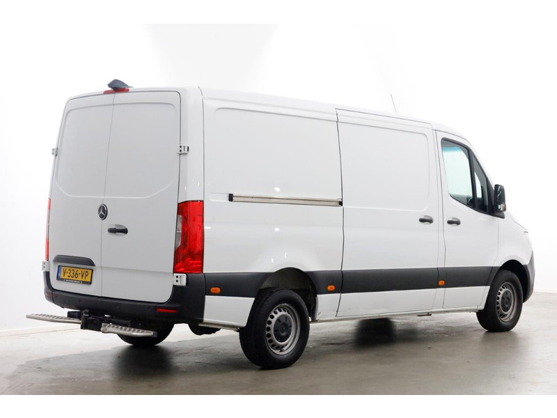 41171826-mercedes-benz-sprinter-2