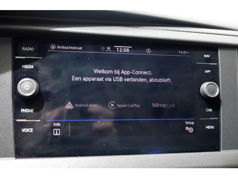 41369751-volkswagen-transporter-14