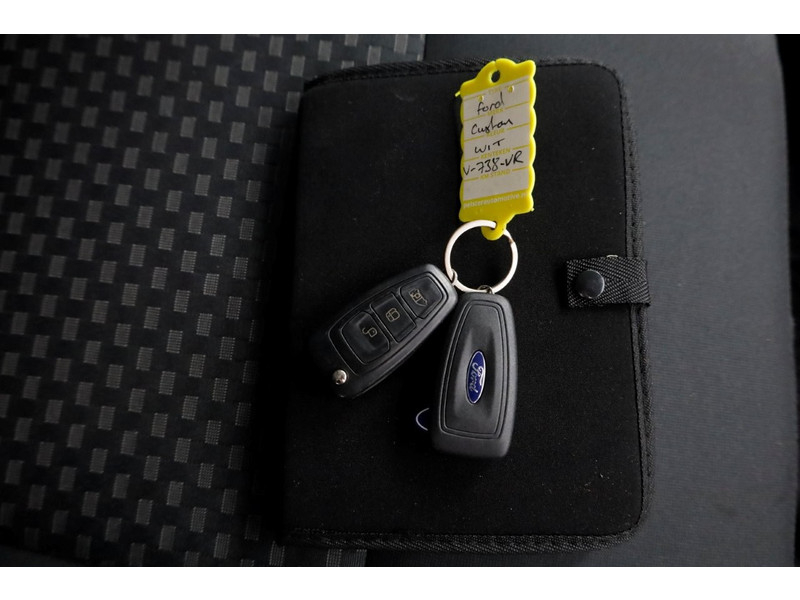 42268627-ford-transit-custom-8