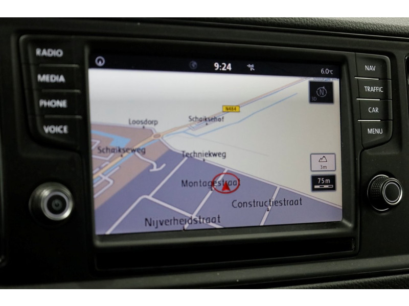 42310219-volkswagen-crafter-13