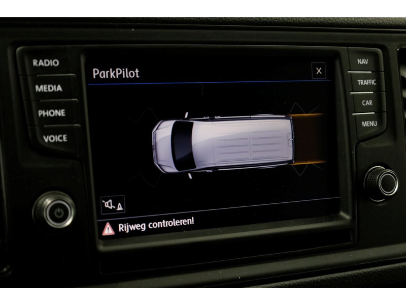 42310219-volkswagen-crafter-15