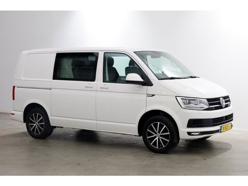 42378079-volkswagen-transporter-12
