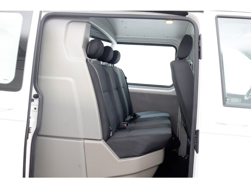 42378079-volkswagen-transporter-7