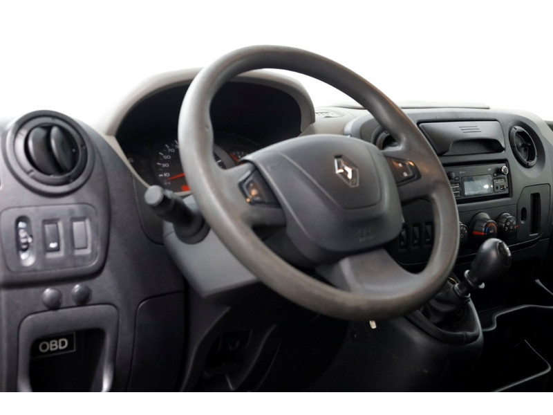 42573361-renault-master-13