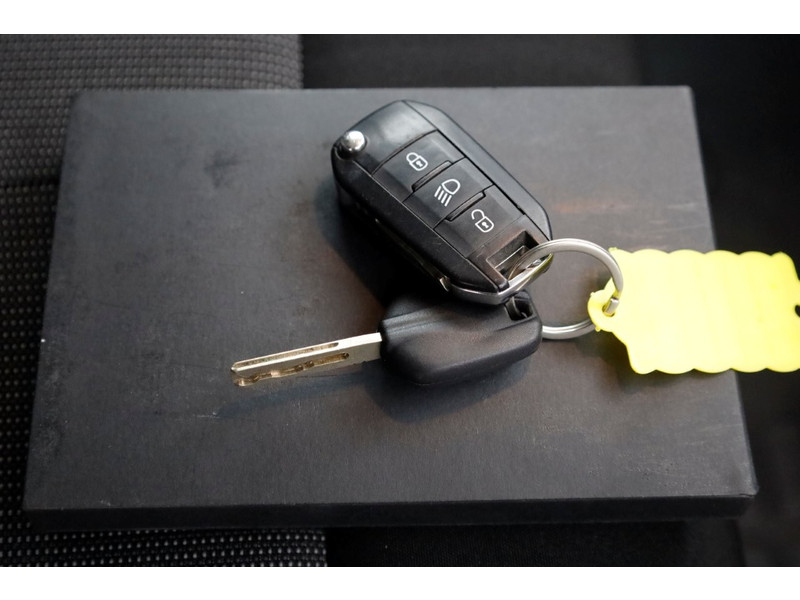 42573458-opel-vivaro-8