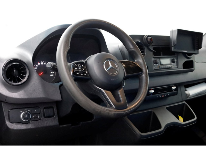 42573735-mercedes-benz-sprinter-12