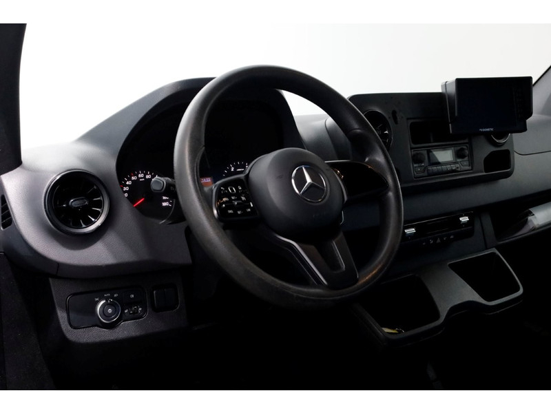 42595931-mercedes-benz-sprinter-12