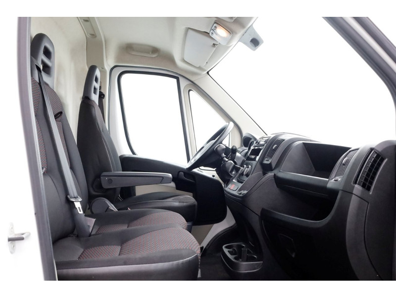 42795754-peugeot-boxer-3