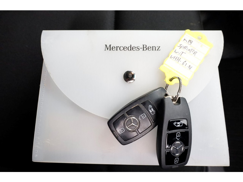 42804100-mercedes-benz-sprinter-6