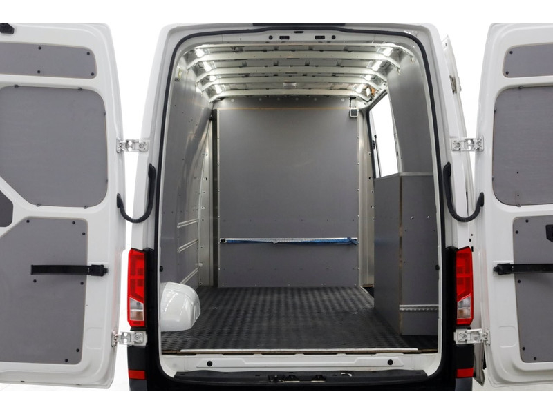 42991848-volkswagen-crafter-5