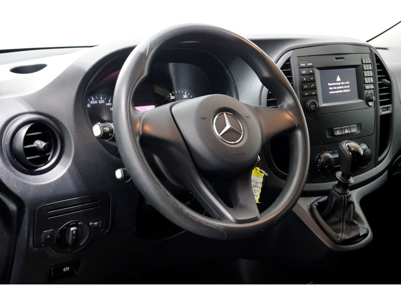 43043352-mercedes-benz-vito-12