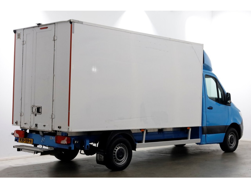 43062189-mercedes-benz-sprinter-2