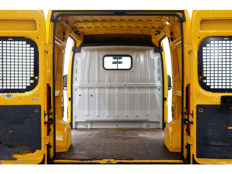 43246236-peugeot-boxer-5