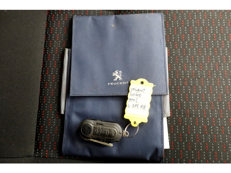 43246236-peugeot-boxer-8