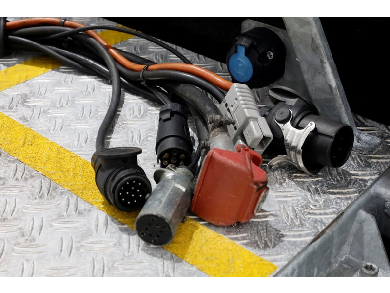 43578588-mercedes-benz-sprinter-10