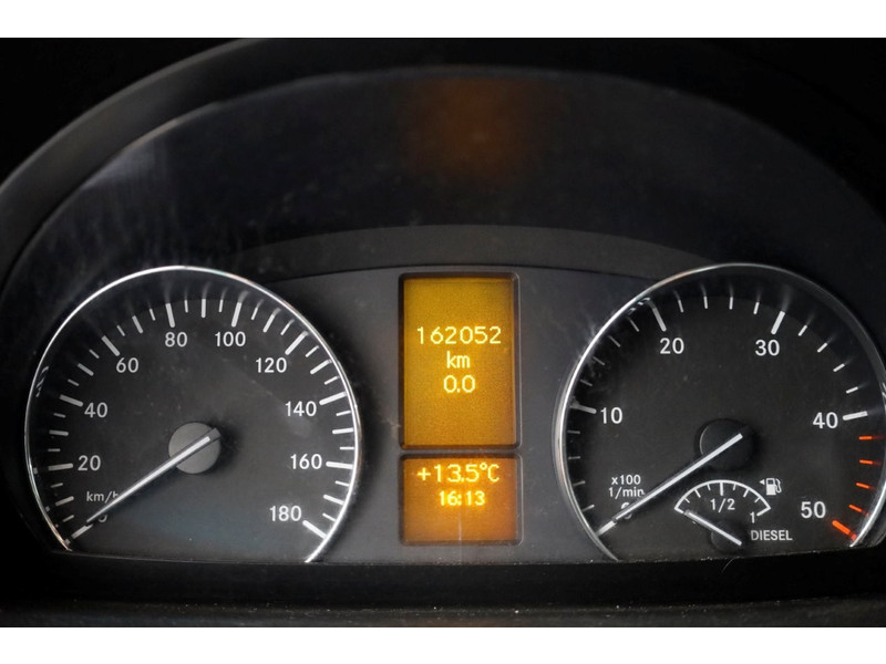 43578588-mercedes-benz-sprinter-16