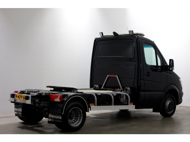 43578588-mercedes-benz-sprinter-2