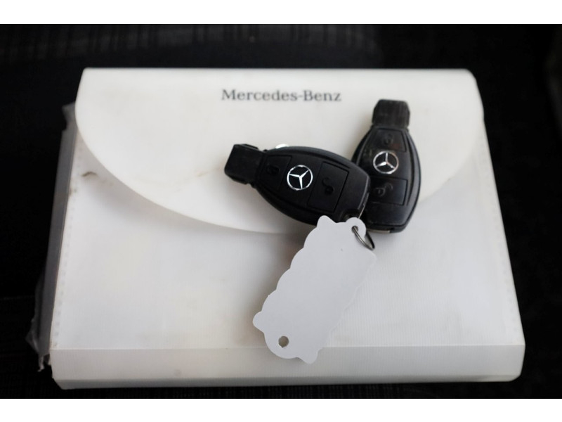 43578588-mercedes-benz-sprinter-4