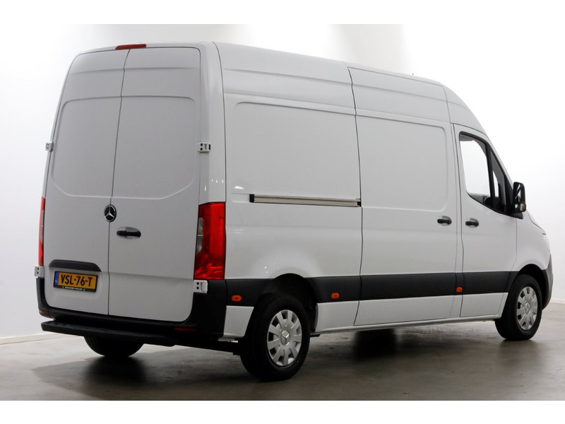 43890131-mercedes-benz-sprinter-2