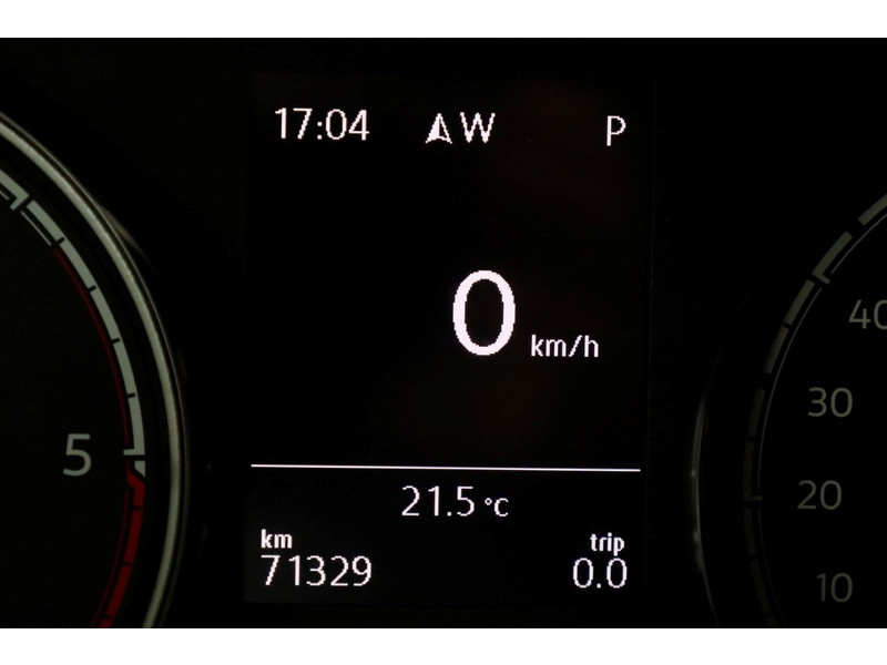 43941061-volkswagen-transporter-16