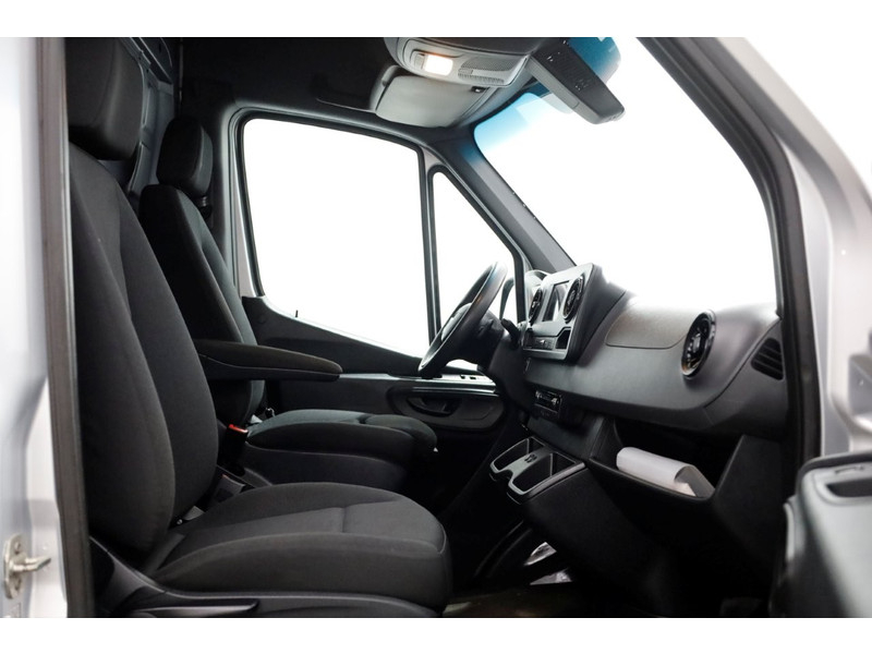 44201850-mercedes-benz-sprinter-3