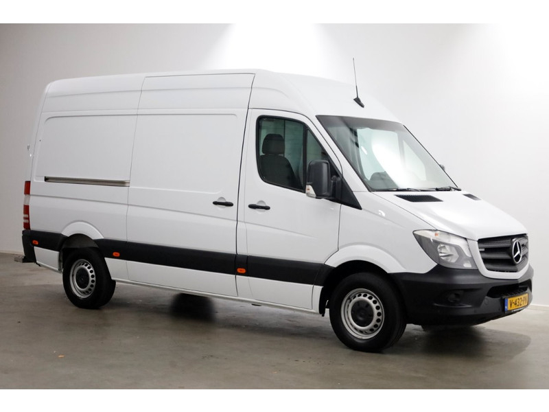 44220606-mercedes-benz-sprinter-11
