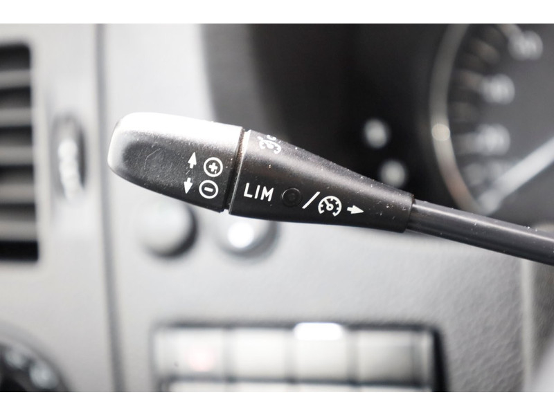 44220606-mercedes-benz-sprinter-16