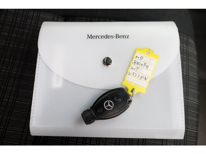 44220606-mercedes-benz-sprinter-7