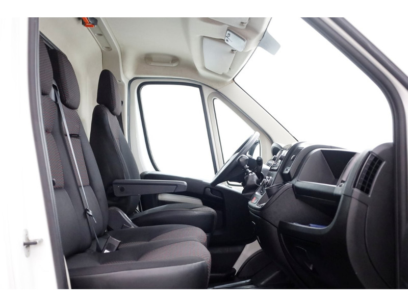 44294695-peugeot-boxer-3