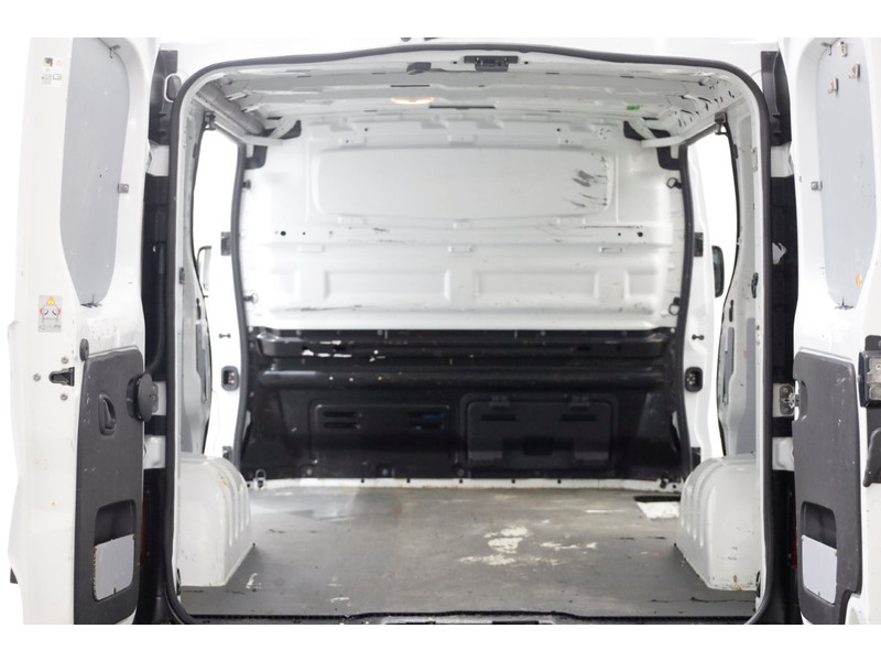 44486143-renault-trafic-5