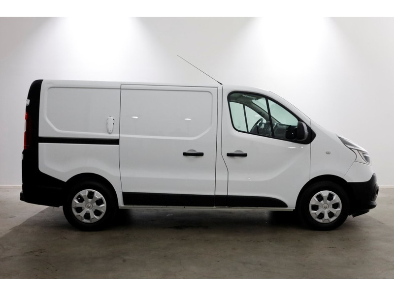 44486143-renault-trafic-6
