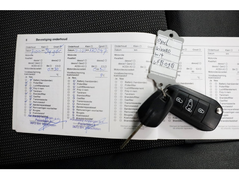 44574794-opel-vivaro-9