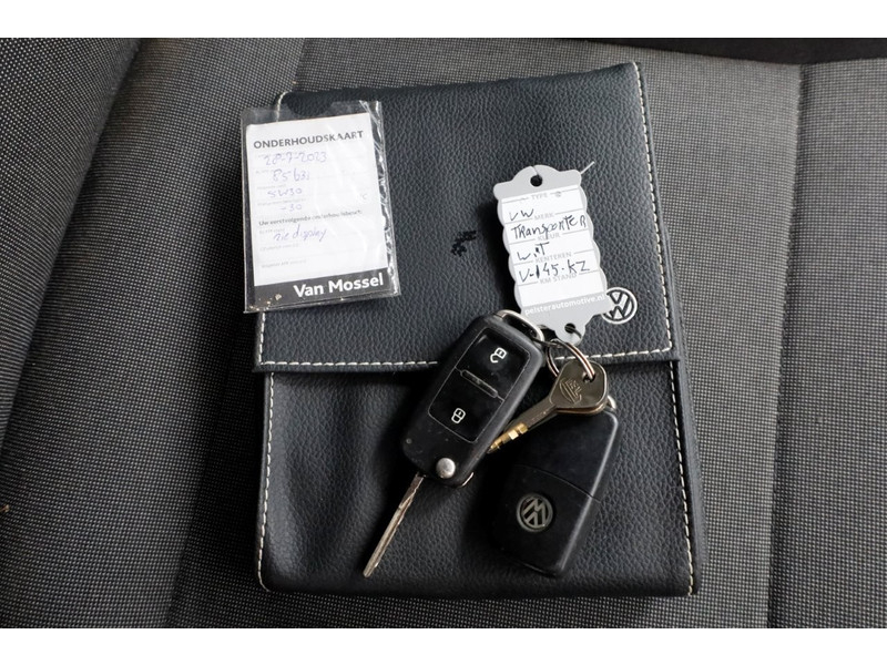 44939674-volkswagen-transporter-6