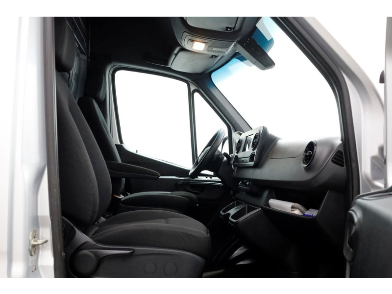 45106468-mercedes-benz-sprinter-3