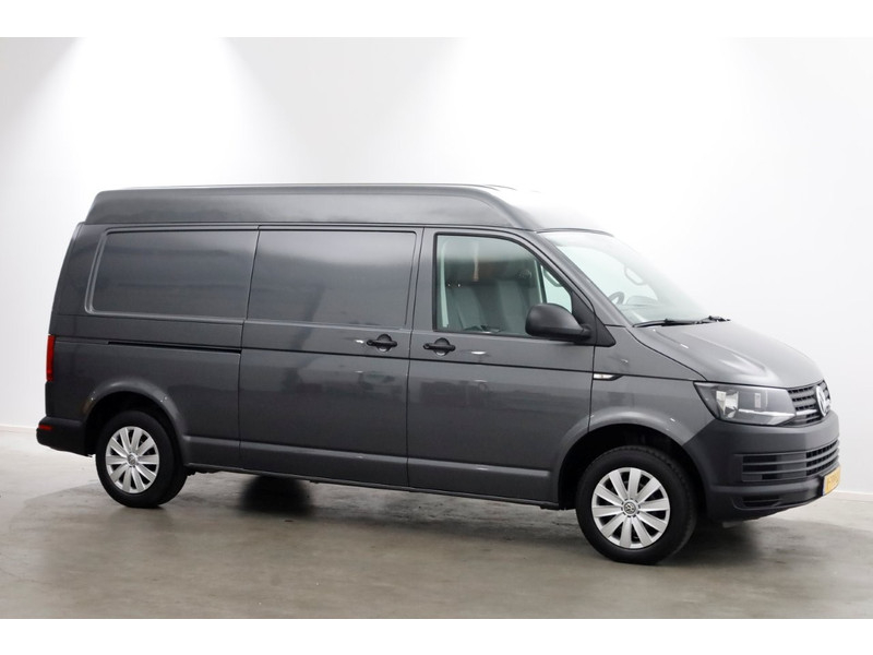 45383196-volkswagen-transporter-10