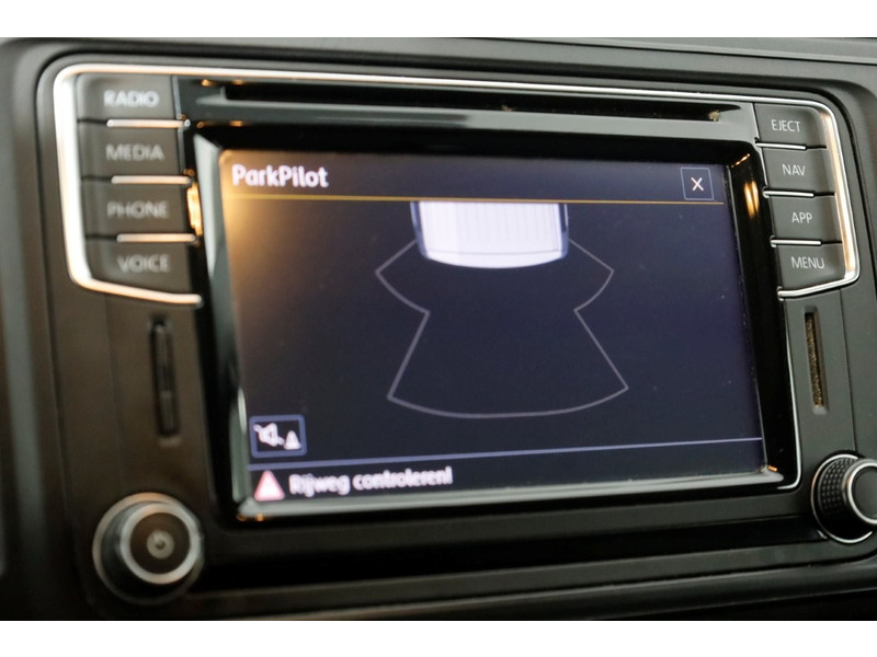 45383196-volkswagen-transporter-14