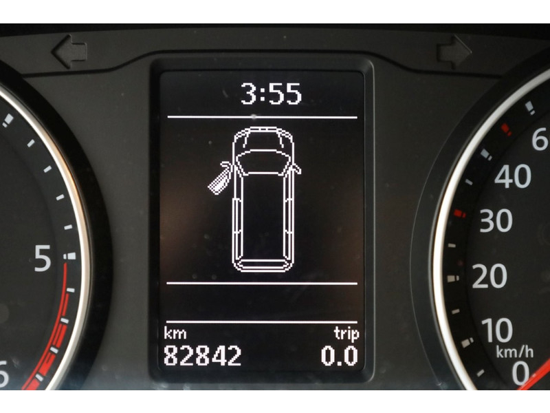 45383196-volkswagen-transporter-16