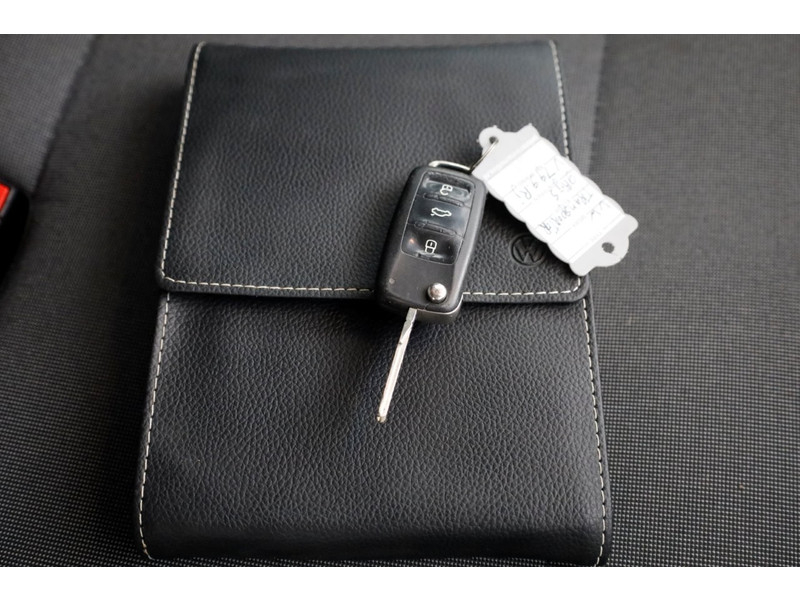 45383196-volkswagen-transporter-6