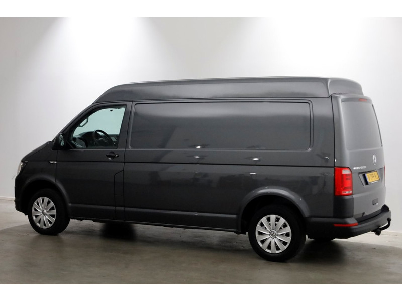 45383196-volkswagen-transporter-9