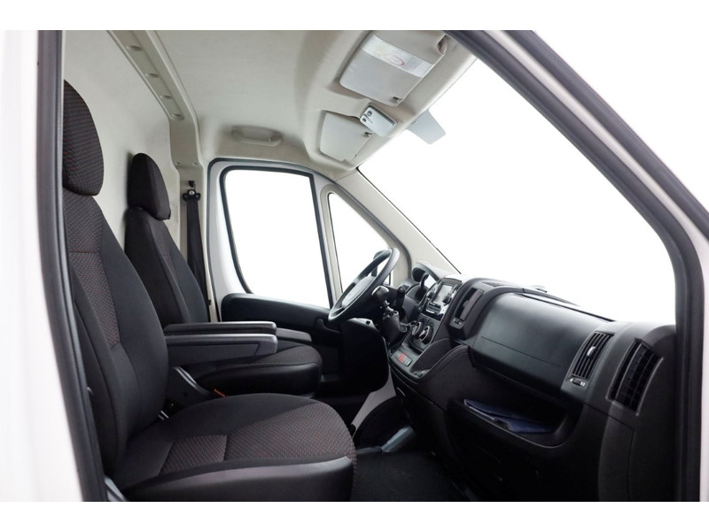 45605878-peugeot-boxer-3