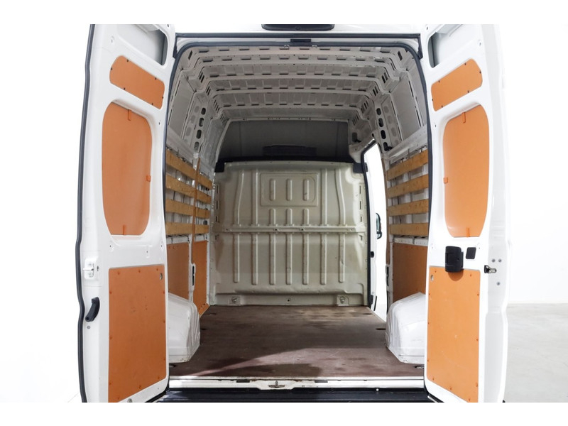 45605878-peugeot-boxer-5