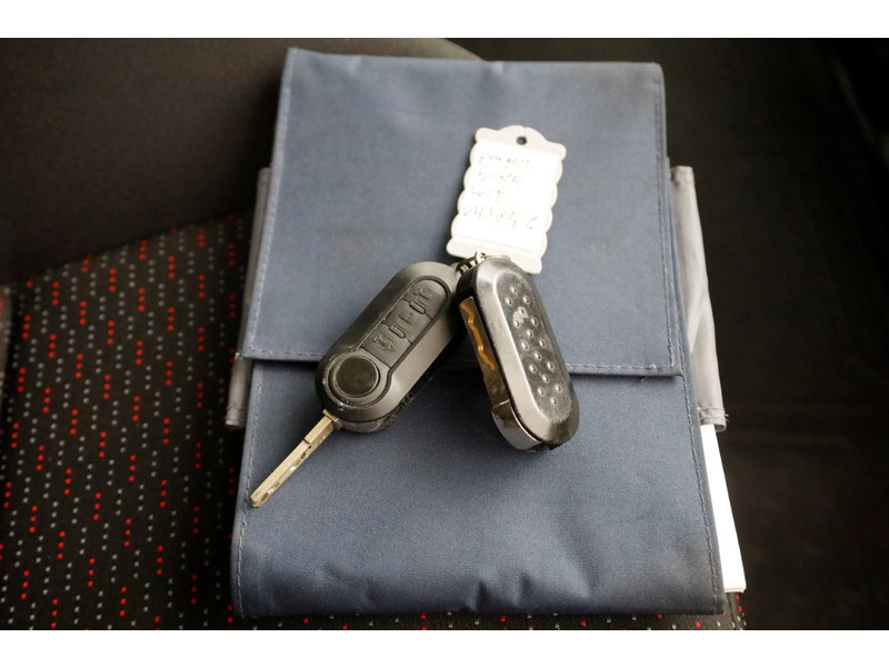 45605878-peugeot-boxer-6