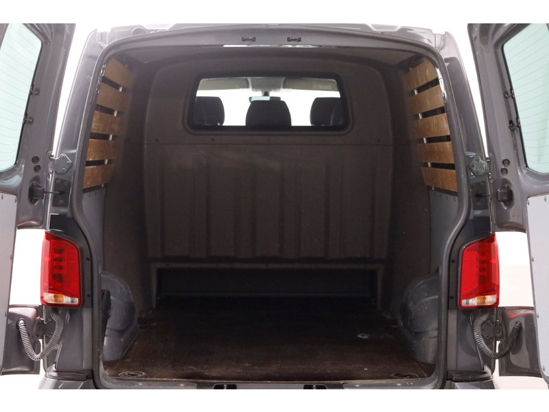 45740420-volkswagen-transporter-5