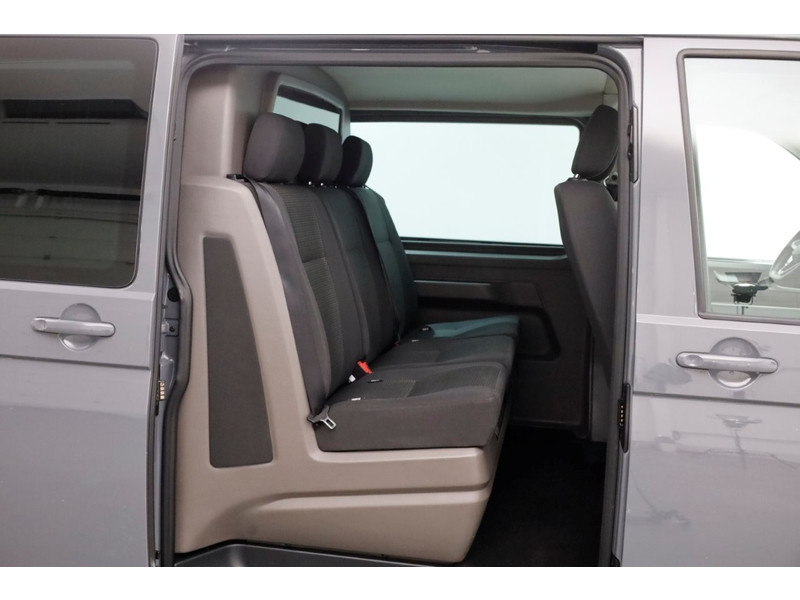 45740420-volkswagen-transporter-7