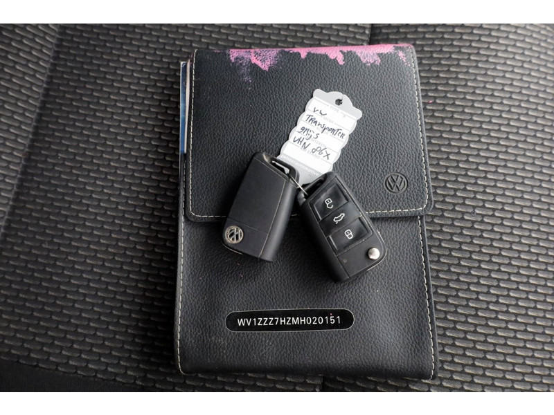 45740420-volkswagen-transporter-8